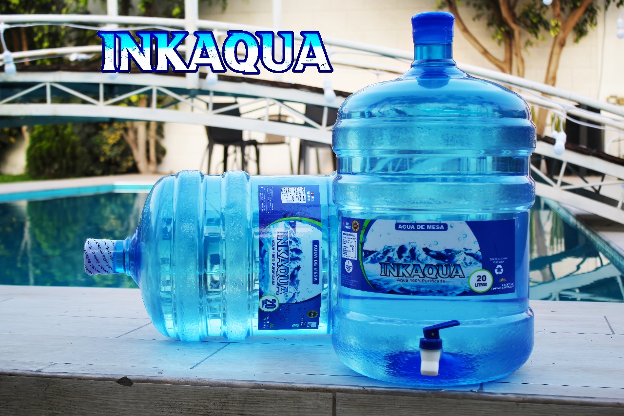 Equipo de Inkaqua trabajando en la purificación de agua